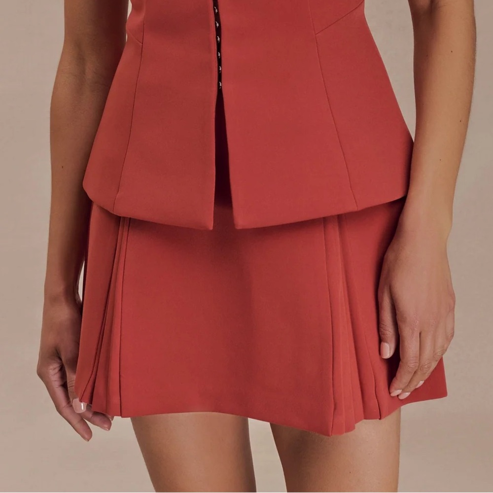 Meshki Rust Red Mini Skirt Melinda Mini Skirt with Pleats in Chilli NWT - Picture 2 of 7